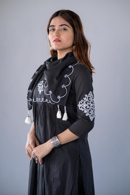 BLACK EMBROIDERED KURTA -NVKS765