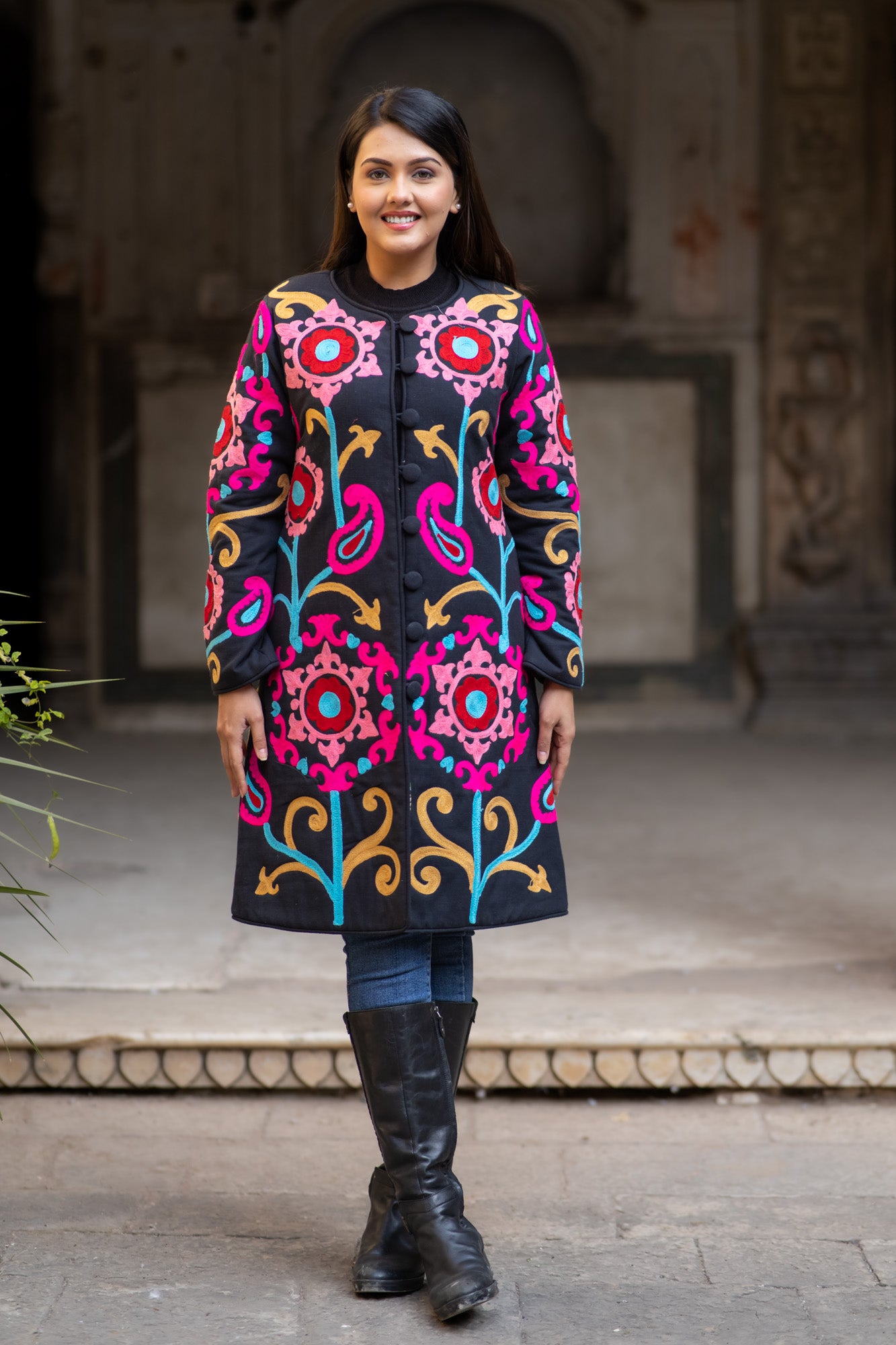 Suzani Embroidered Reversible Black Jacket-NVQJ592