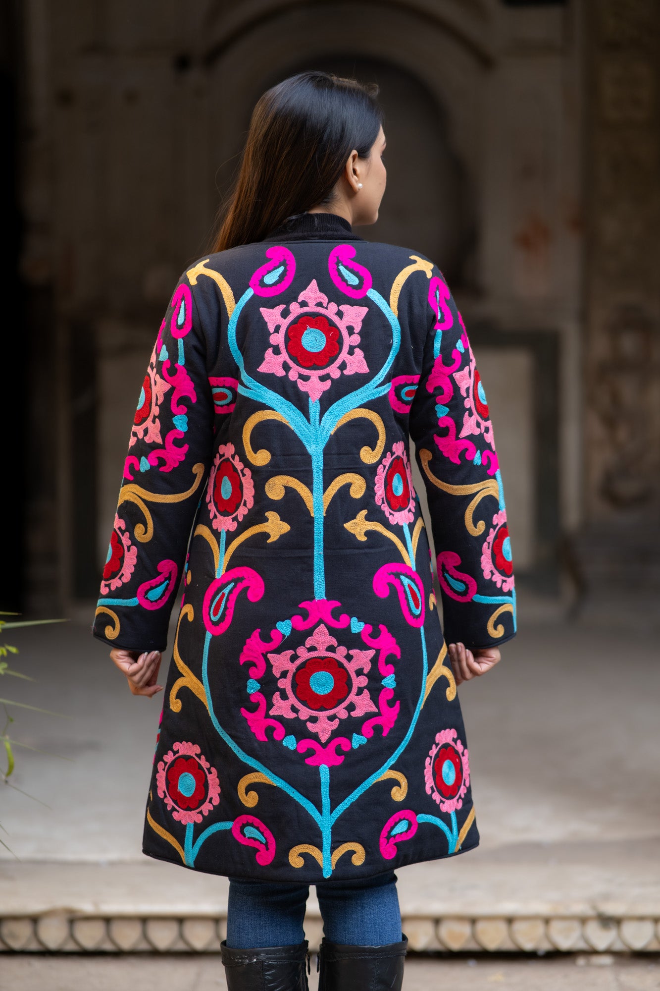 Suzani Embroidered Reversible Black Jacket-NVQJ592