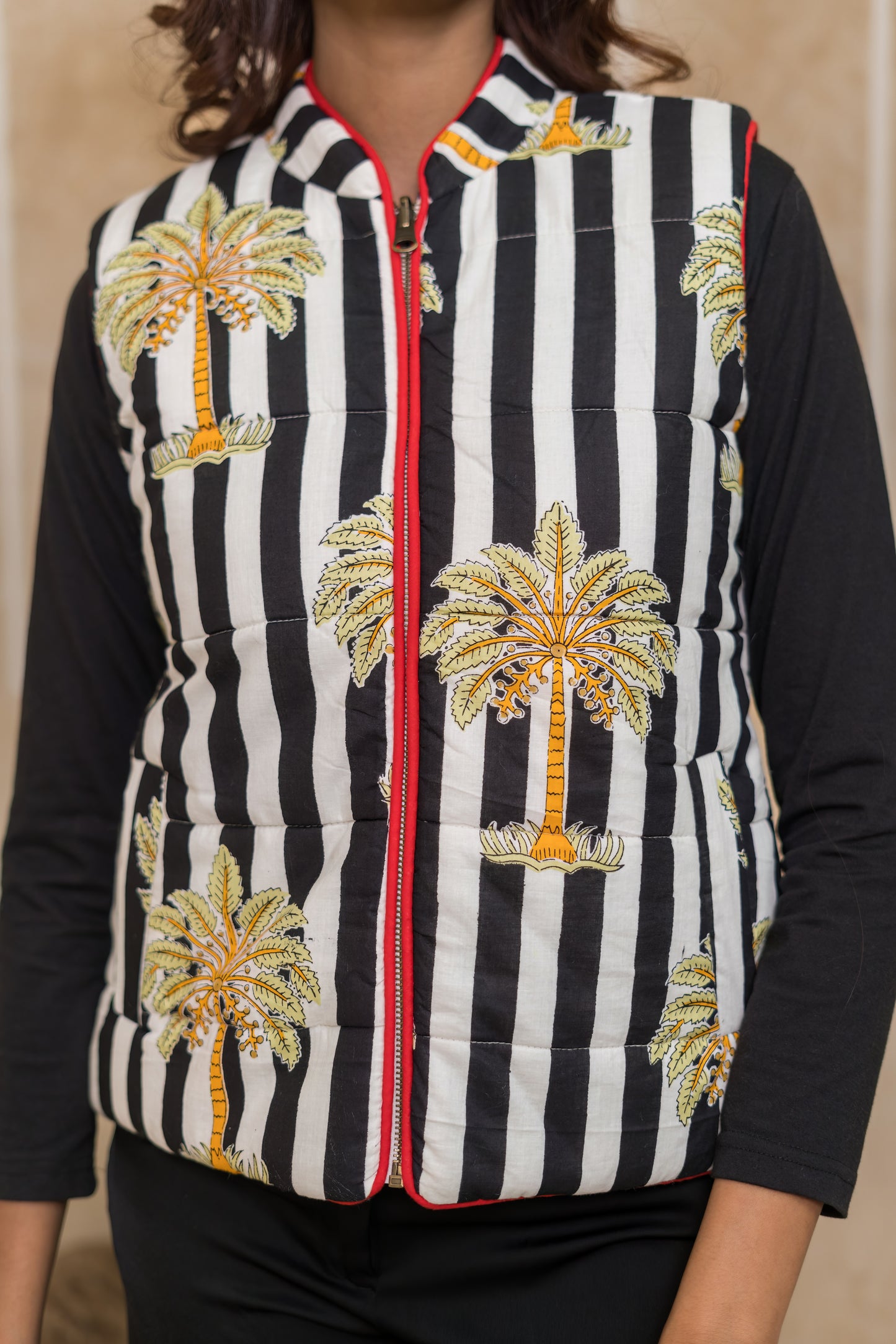 Black Reversible Quilted Sleeveless Jacket-NVQJ624