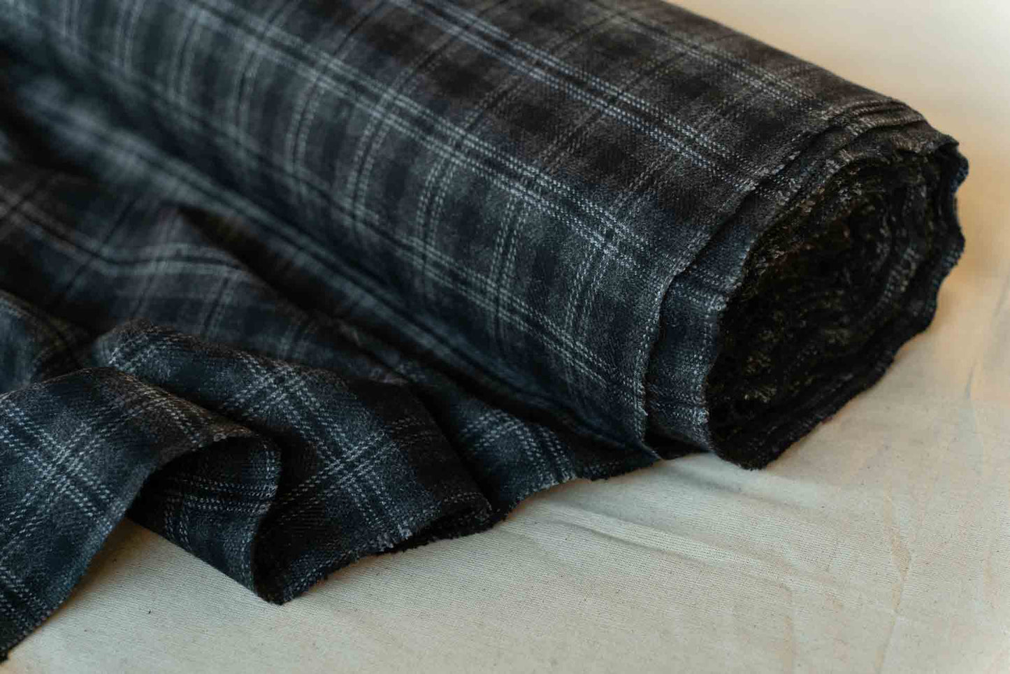 GREY CHECKS TWEED WOOL FABRIC-HF6015