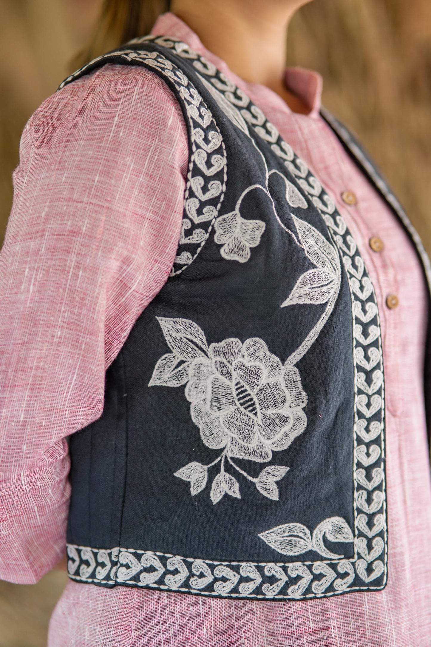 Black Embroidered Sleeveless Jacket- NVQJ467